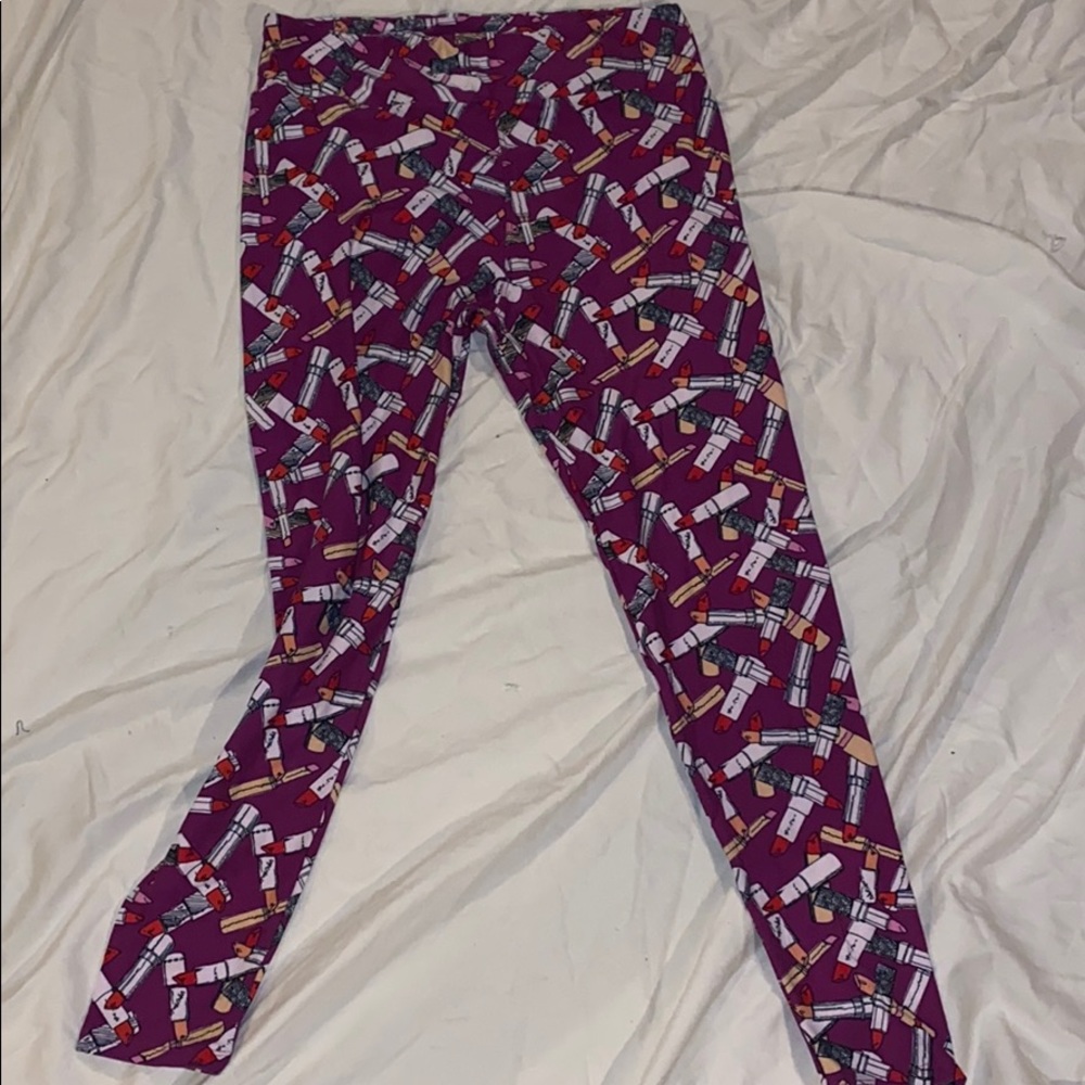 Lipstick leggings